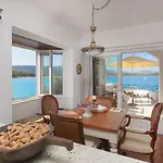 Sea Breeze - Front Sea Apartment