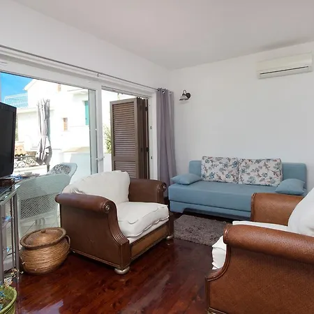 Apartment Sea Breeze - Front Sea